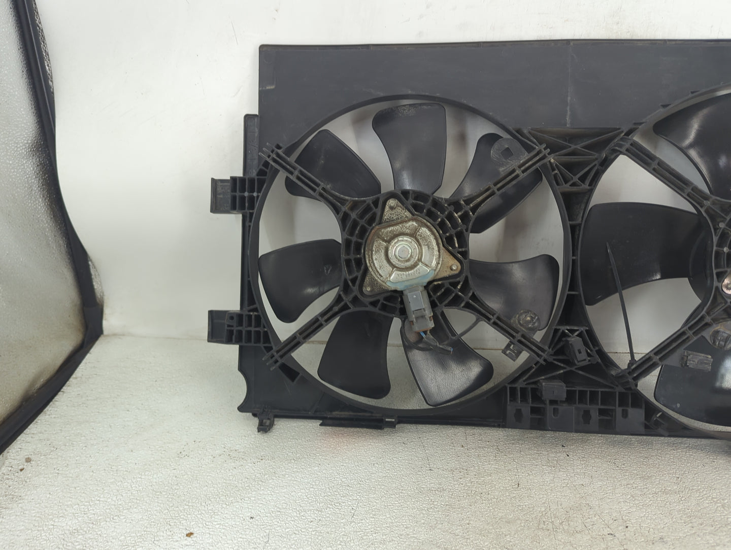 2011-2017 Mitsubishi Rvr Electric Radiator Cooling Fan Motor Assembly P/N:A6900001 K2012283 Fits OEM Used Auto Parts - Oemus