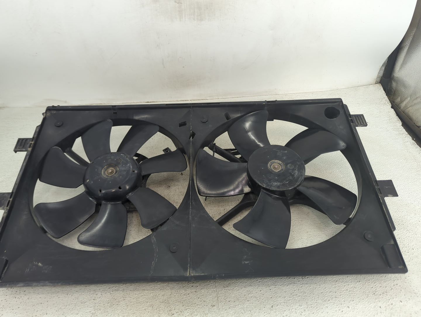 2011-2017 Mitsubishi Rvr Electric Radiator Cooling Fan Motor Assembly P/N:A6900001 K2012283 Fits OEM Used Auto Parts - Oemus
