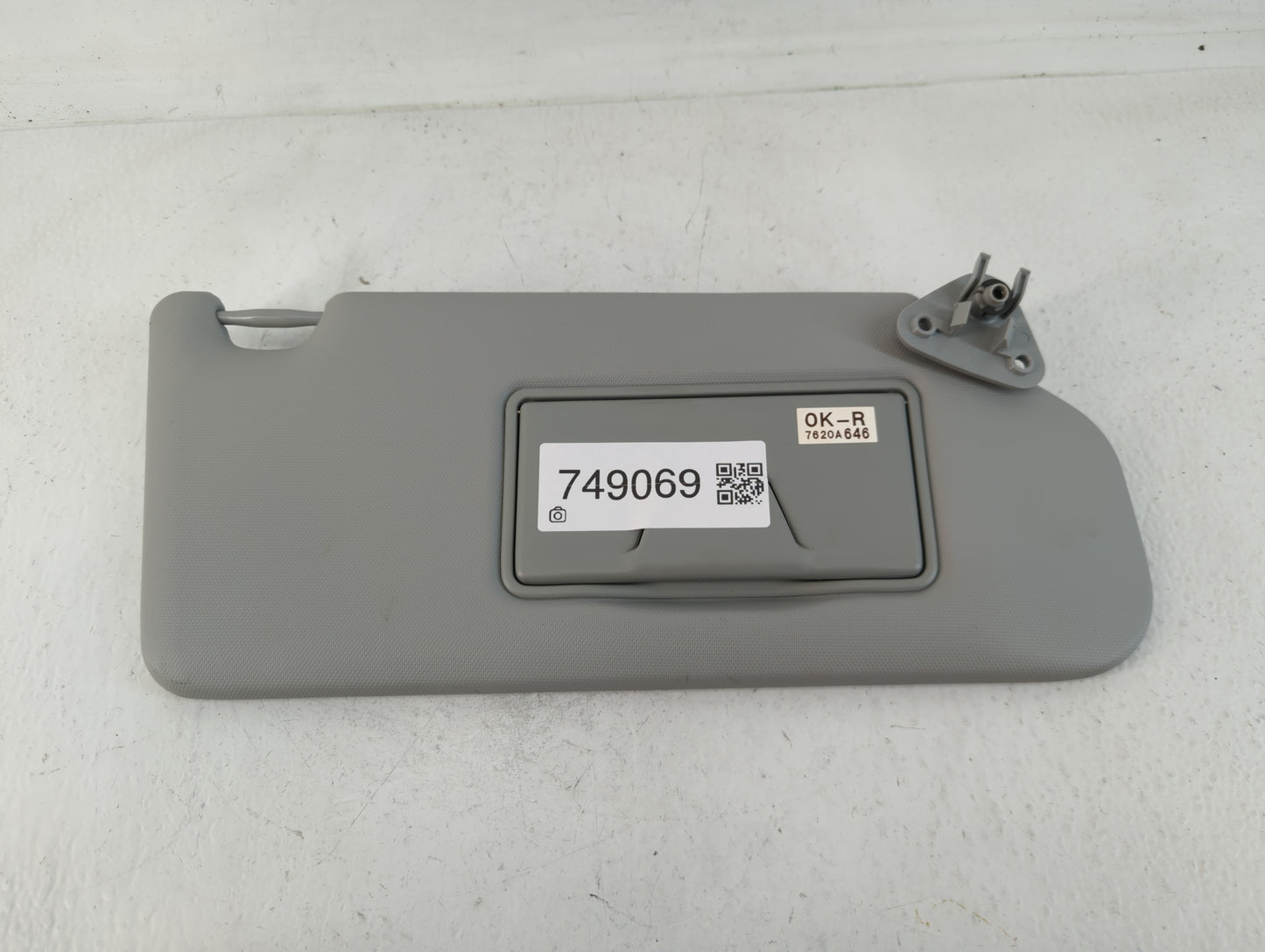 2021 Mitsubishi Rvr Sun Visor Shade Replacement Passenger Right Mirror Fits OEM Used Auto Parts - Oemusedautoparts1.com