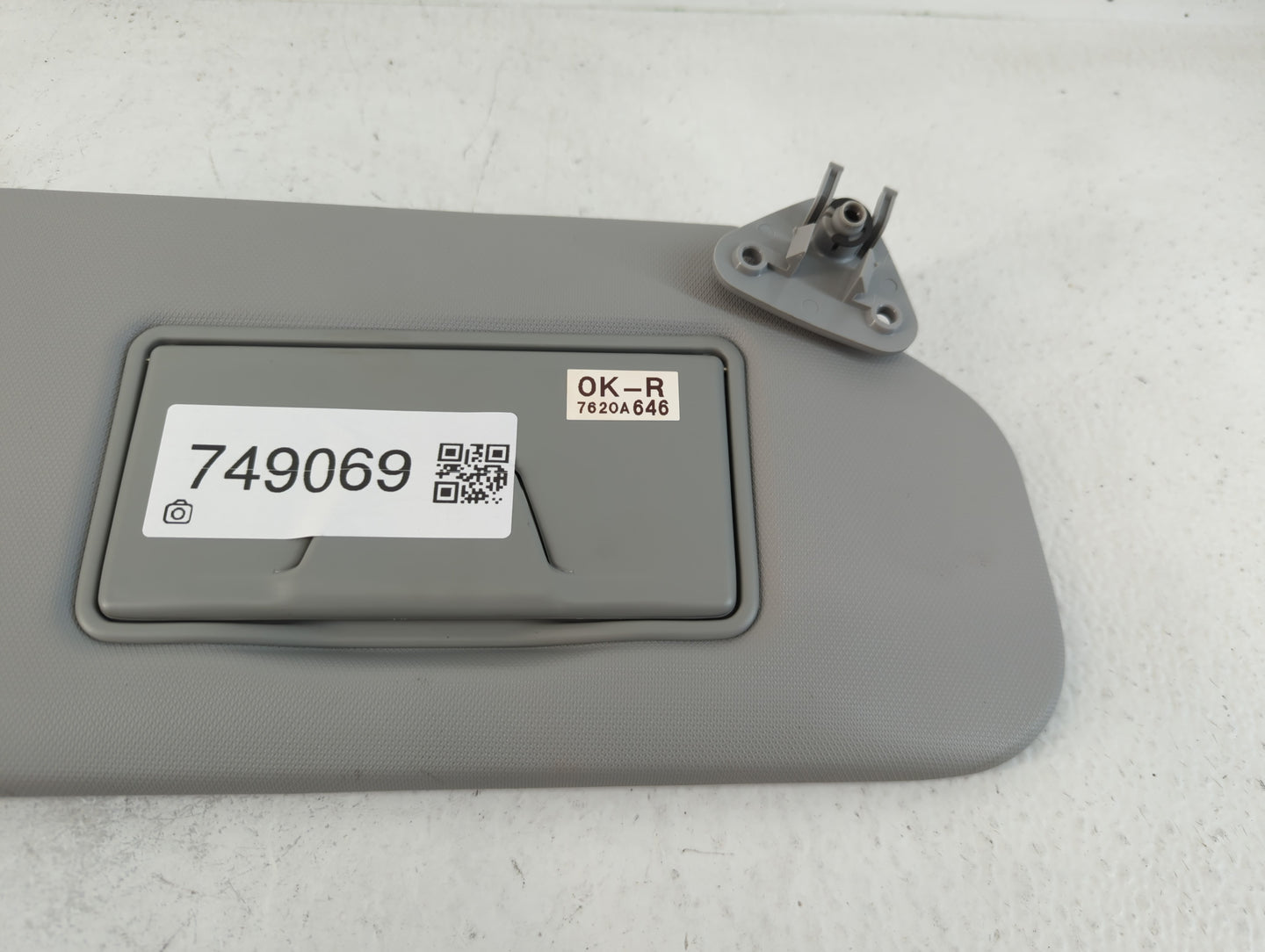 2021 Mitsubishi Rvr Sun Visor Shade Replacement Passenger Right Mirror Fits OEM Used Auto Parts - Oemusedautoparts1.com