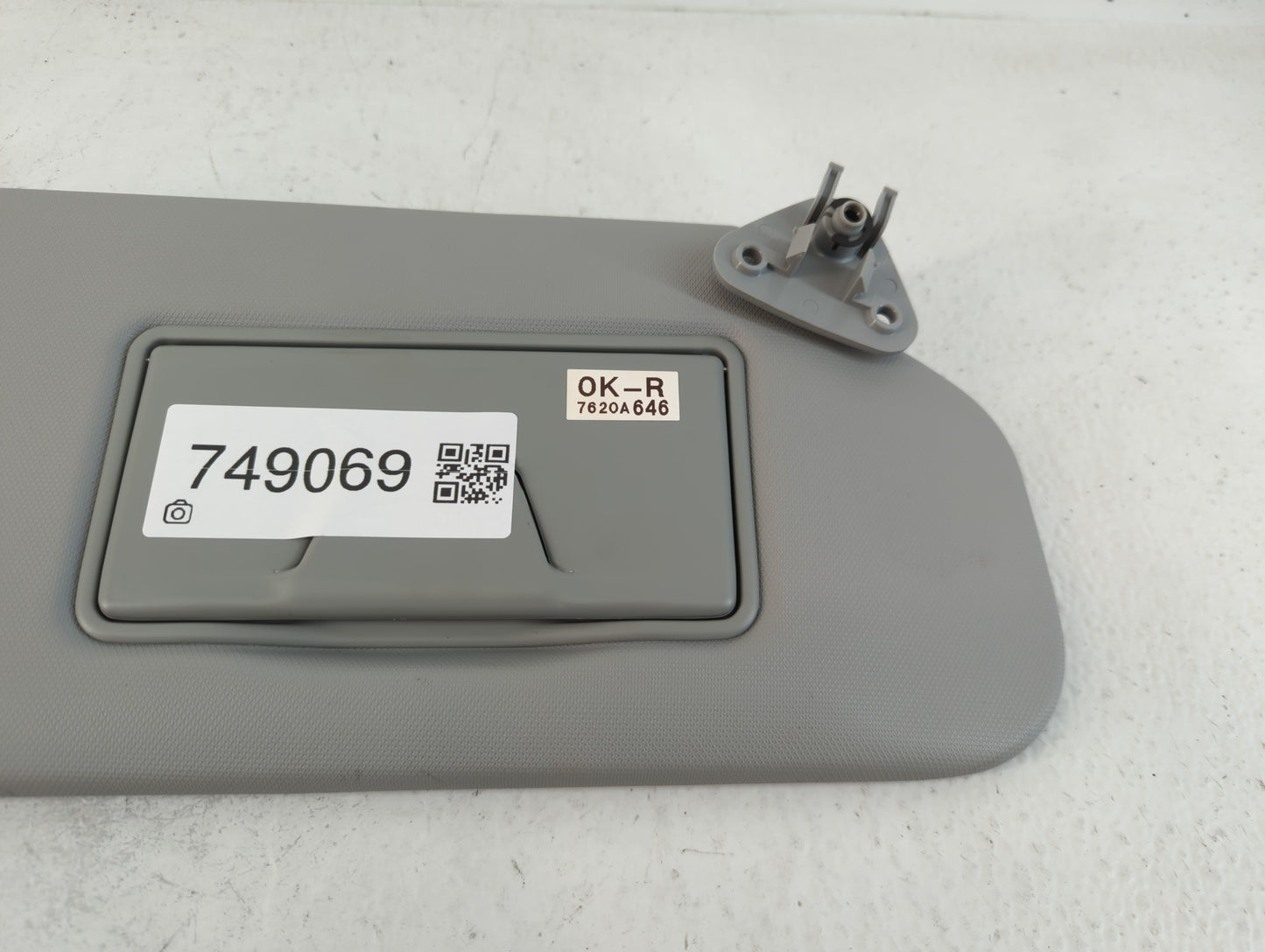 2021 Mitsubishi Rvr Sun Visor Shade Replacement Passenger Right Mirror Fits OEM Used Auto Parts - Oemusedautoparts1.com