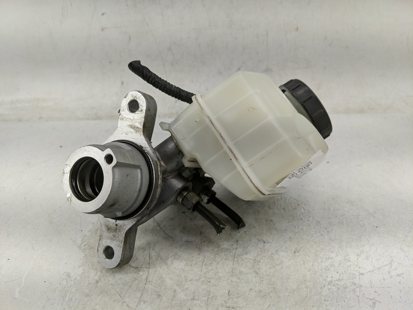 2019-2022 Nissan Altima Brake Master Cylinder - Oemusedautoparts1.com