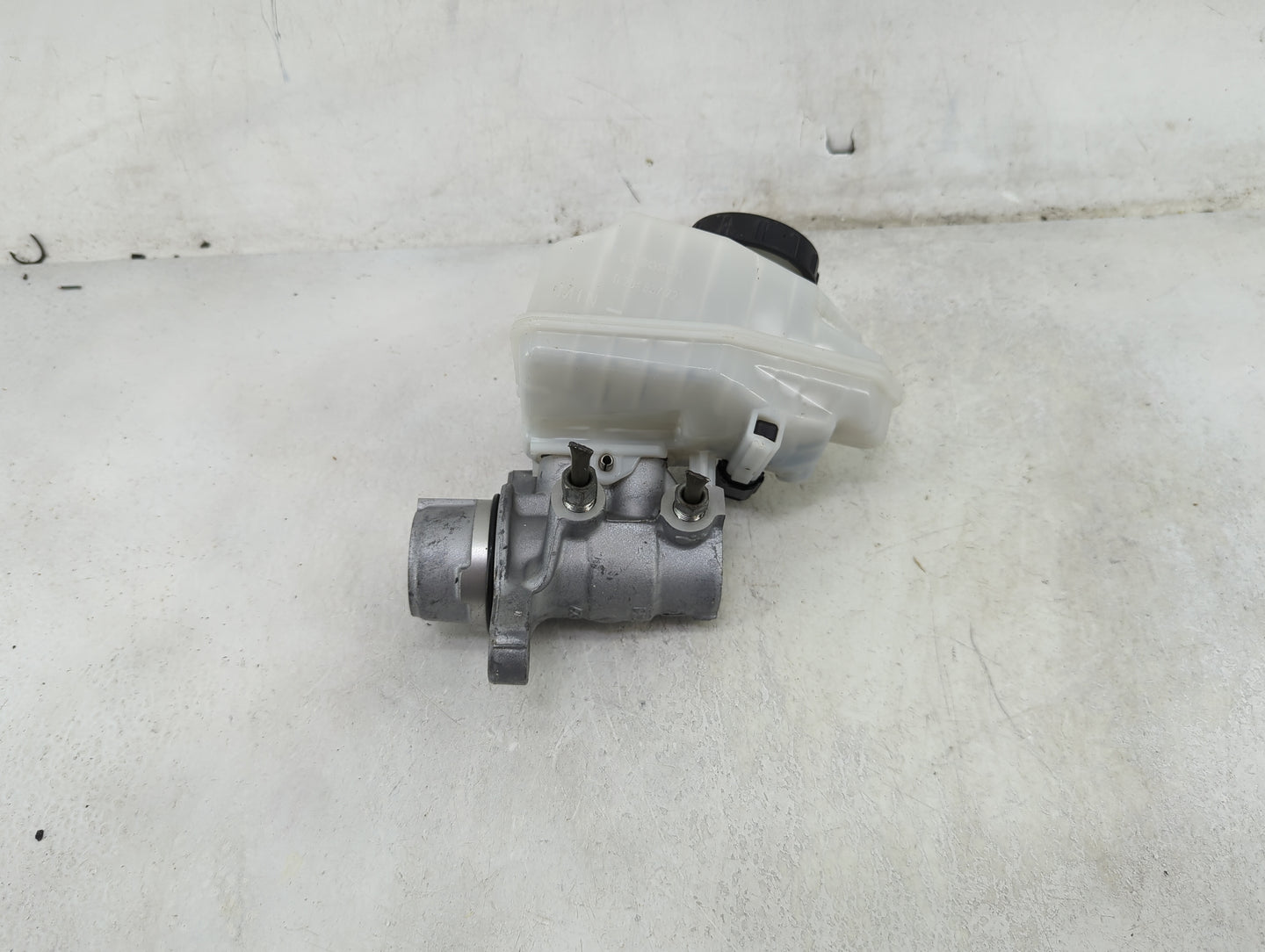 2019-2022 Nissan Altima Brake Master Cylinder 1490401 - Oemusedautoparts1.com