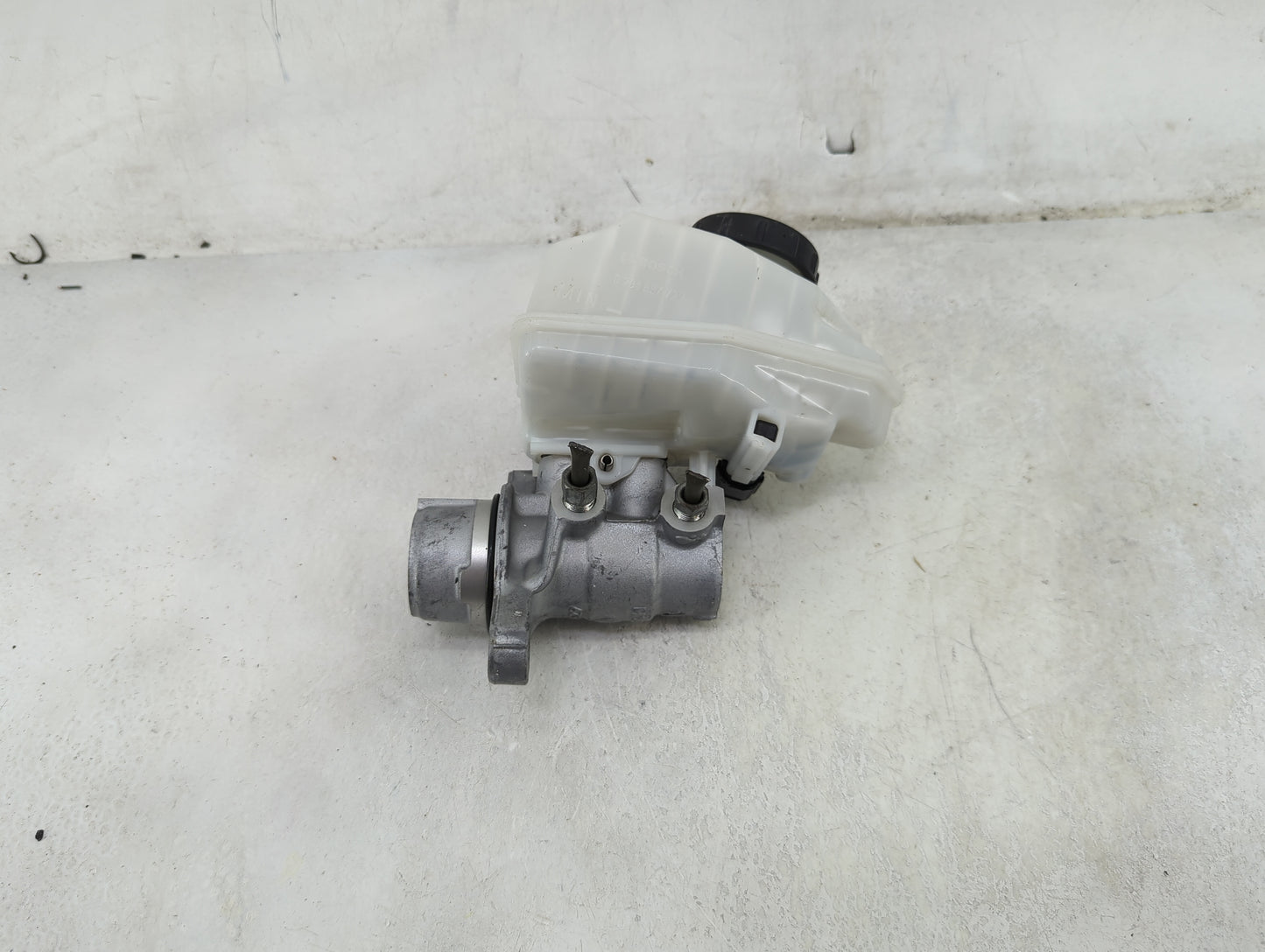 2019-2022 Nissan Altima Brake Master Cylinder 1490401 - Oemusedautoparts1.com