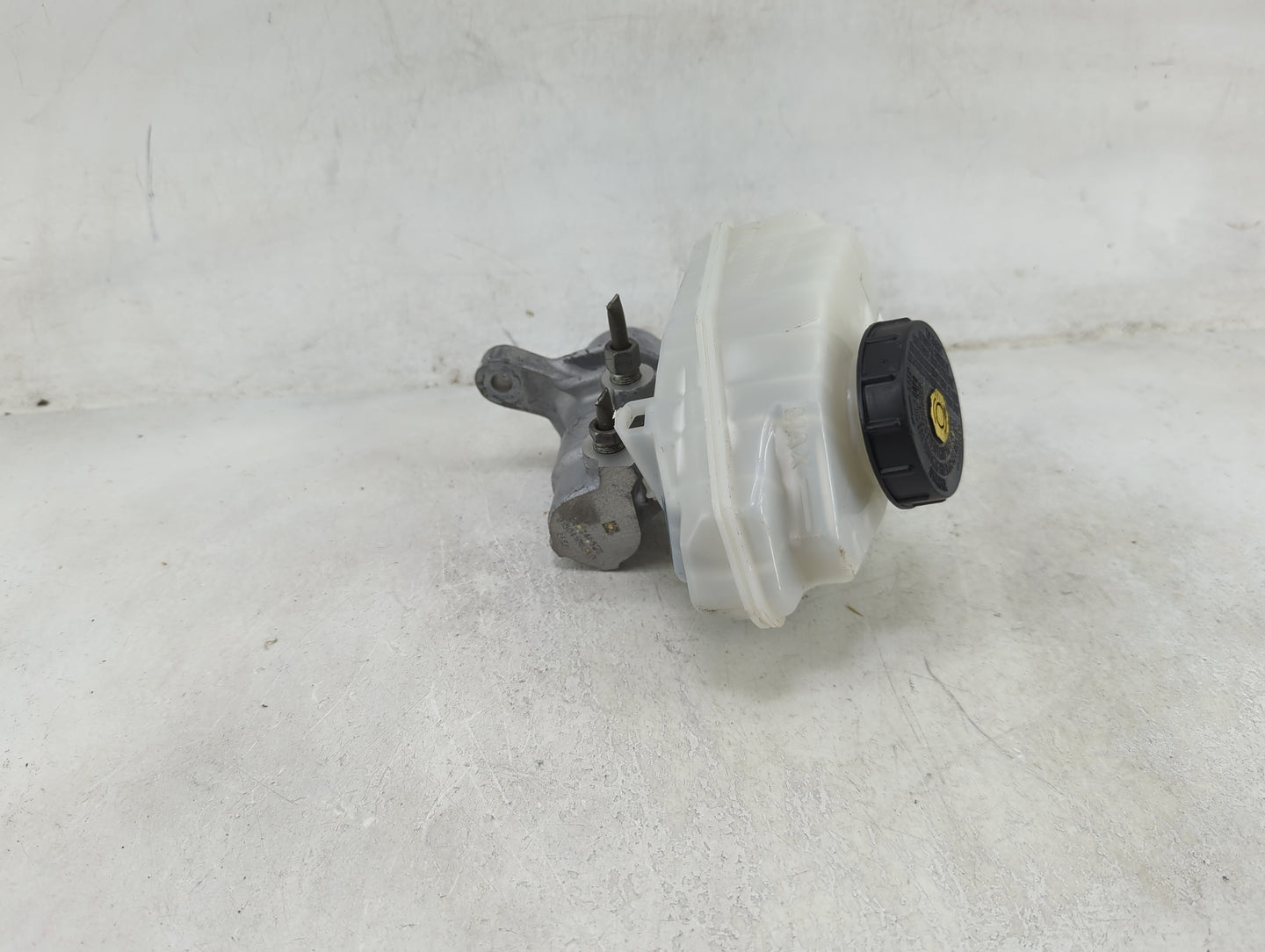2019-2022 Nissan Altima Brake Master Cylinder 1490401 - Oemusedautoparts1.com