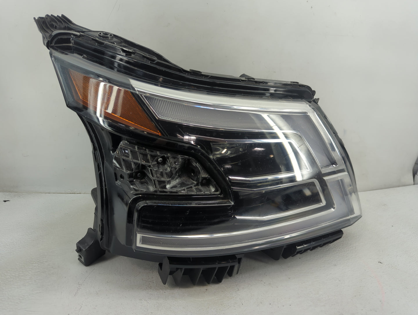 2021 Nissan Armada Passenger Right Oem Head Light Headlight Lamp - Oemusedautoparts1.com