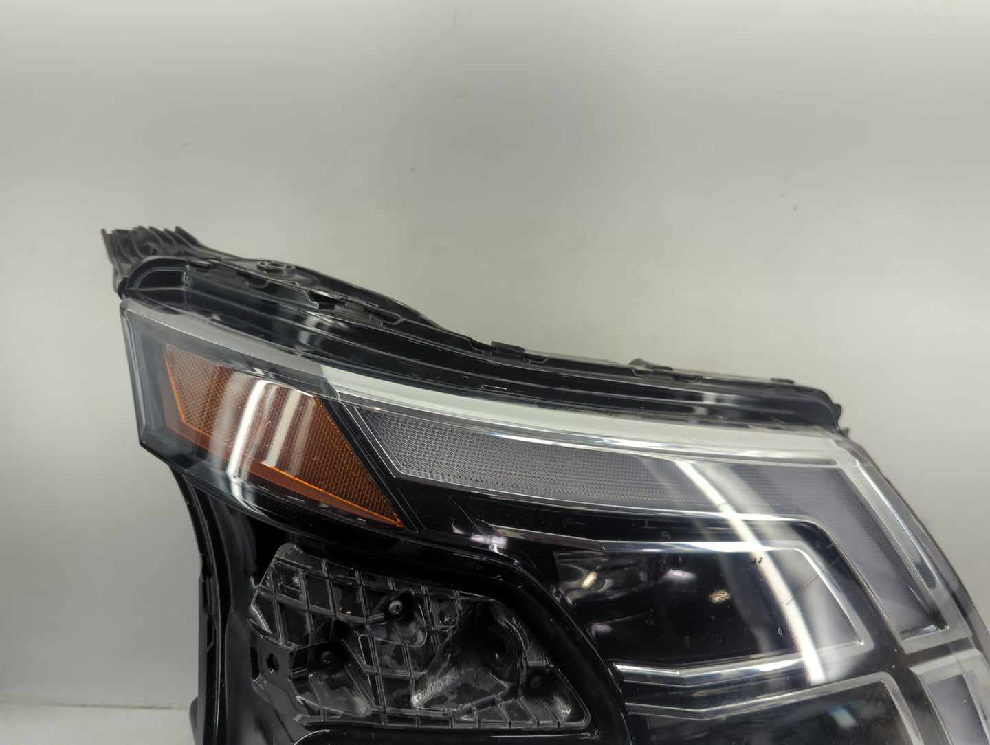 2021 Nissan Armada Passenger Right Oem Head Light Headlight Lamp - Oemusedautoparts1.com