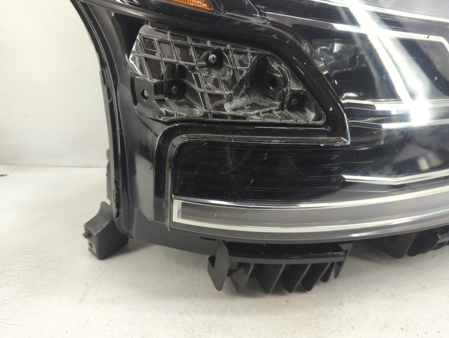 2021 Nissan Armada Passenger Right Oem Head Light Headlight Lamp - Oemusedautoparts1.com