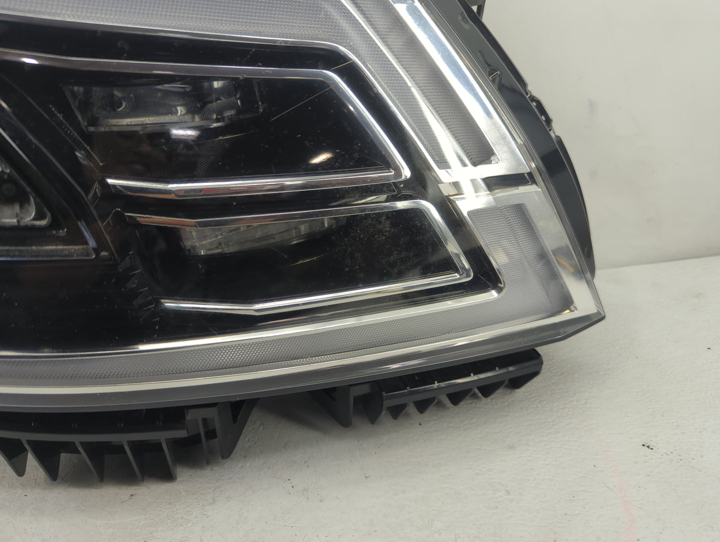 2021 Nissan Armada Passenger Right Oem Head Light Headlight Lamp - Oemusedautoparts1.com