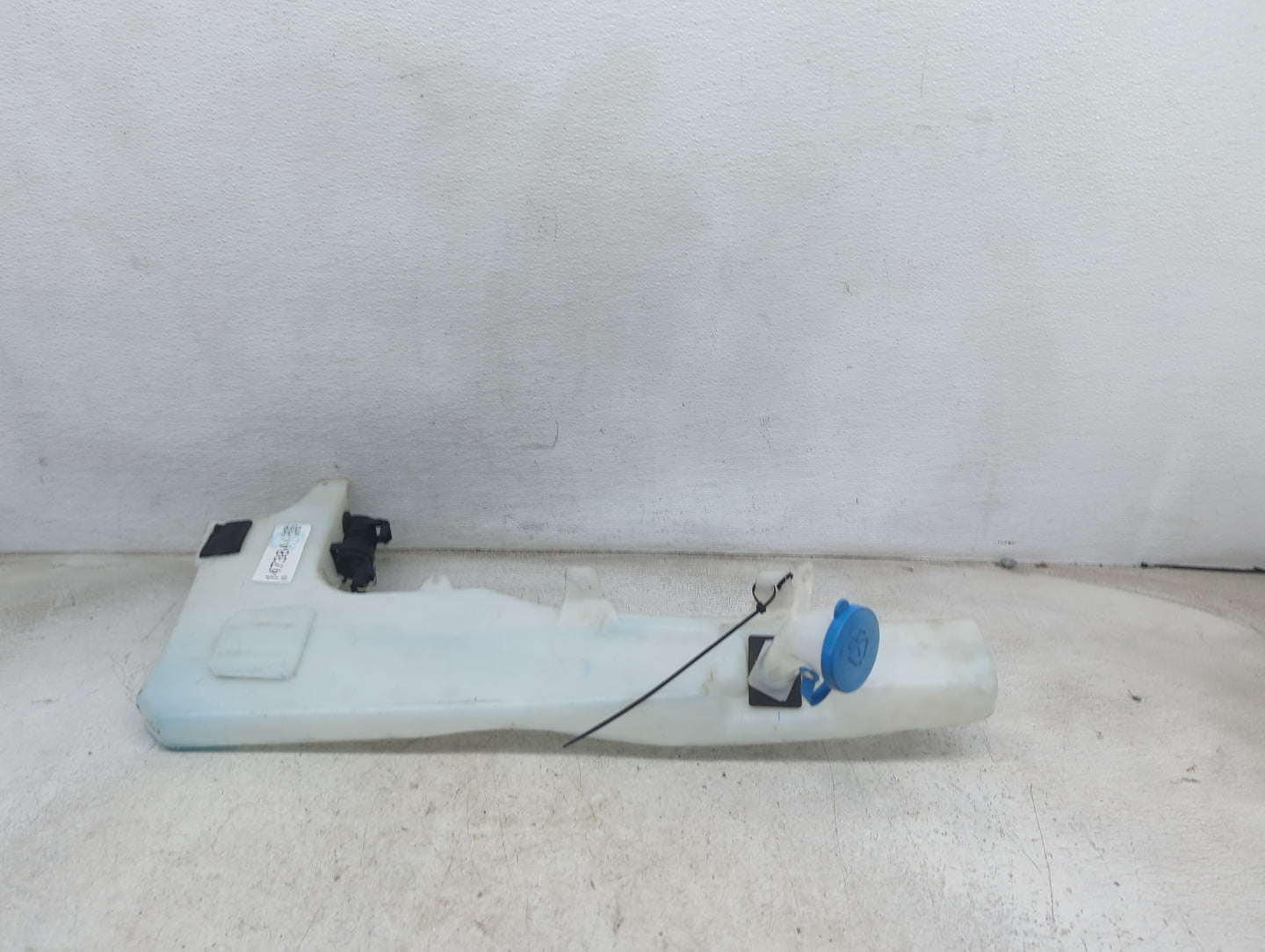 2021 Nissan Frontier Windshield Washer Fluid Reservoir Bottle Oem - Oemusedautoparts1.com