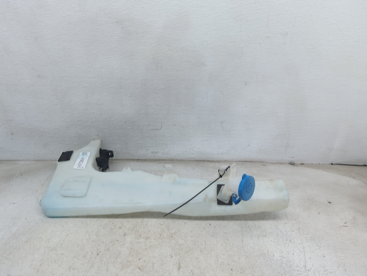 2021 Nissan Frontier Windshield Washer Fluid Reservoir Bottle Oem - Oemusedautoparts1.com