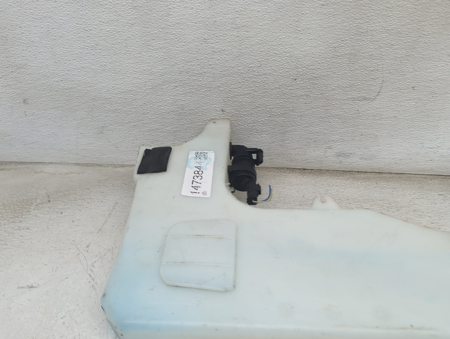 2021 Nissan Frontier Windshield Washer Fluid Reservoir Bottle Oem - Oemusedautoparts1.com