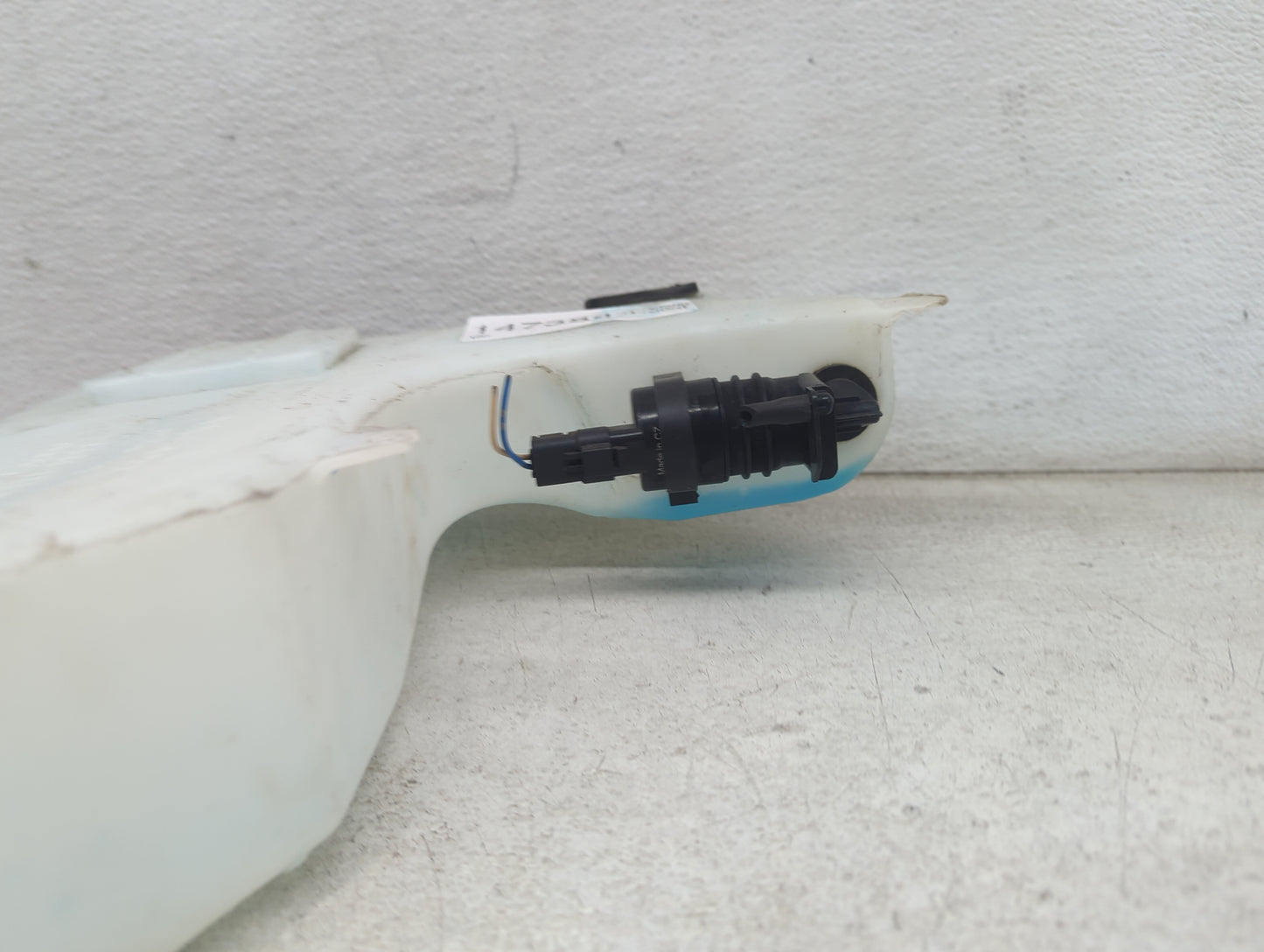 2021 Nissan Frontier Windshield Washer Fluid Reservoir Bottle Oem - Oemusedautoparts1.com
