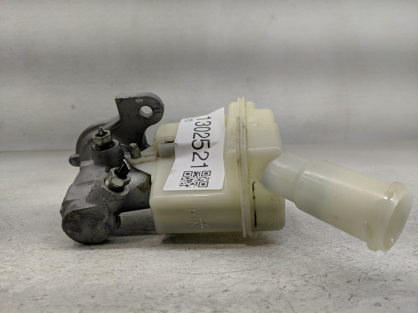 2021-2021 Nissan Kicks Brake Master Cylinder - Oemusedautoparts1.com