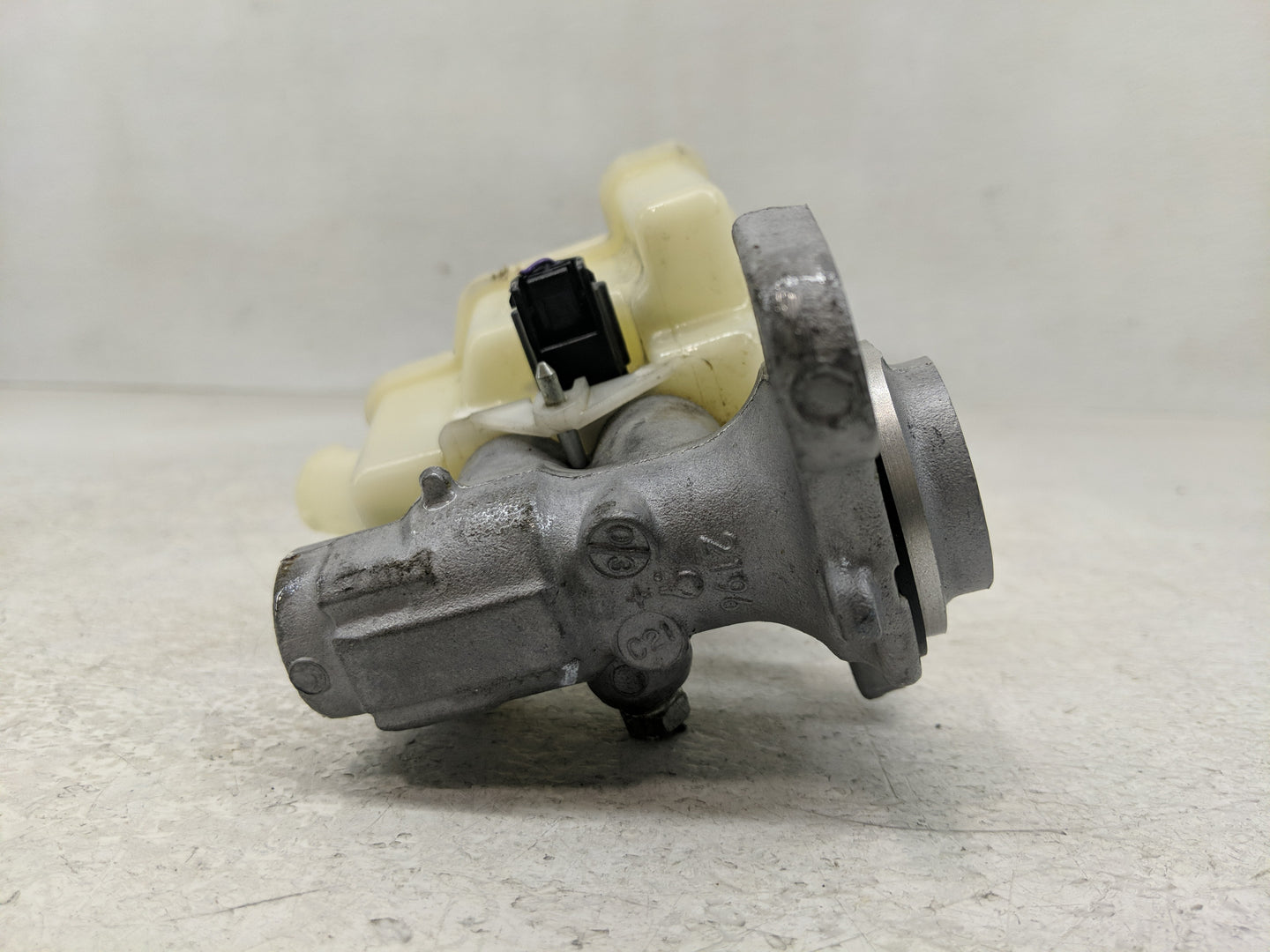 2021-2021 Nissan Kicks Brake Master Cylinder - Oemusedautoparts1.com