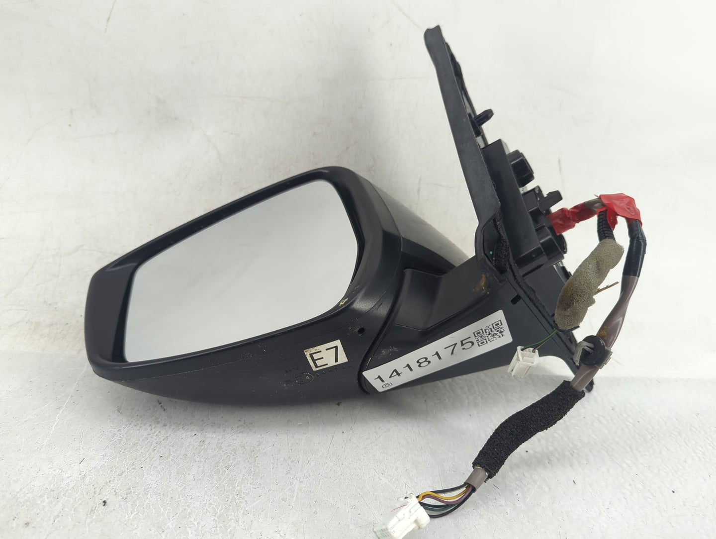 2018-2021 Nissan Kicks Driver Side View Mirror - Left Door Mirror OEM Used - Oemusedautoparts1.com