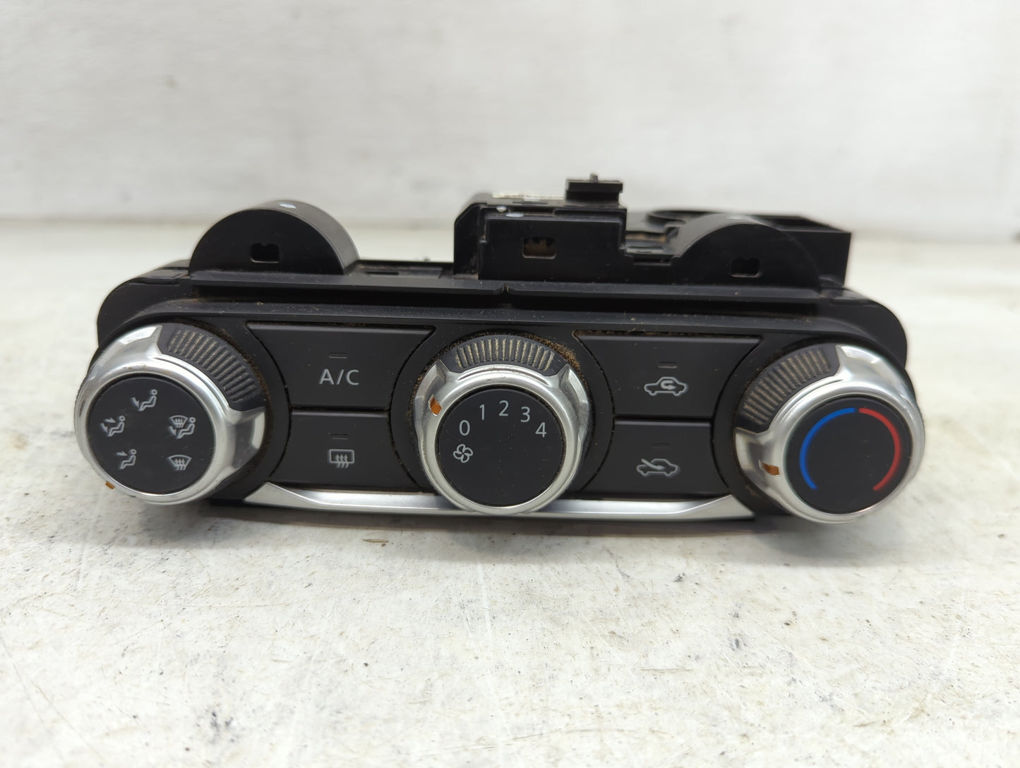 2021 Nissan Kicks Climate Control Module Temperature AC/Heater Replacement P/N:T19822C B Fits OEM Used Auto Parts - Oemuseda