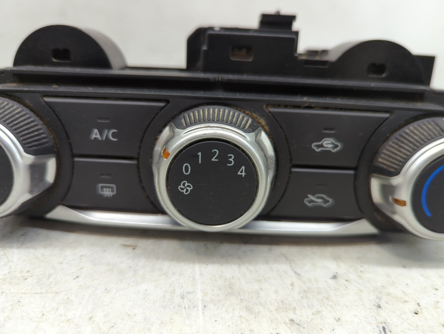 2021 Nissan Kicks Climate Control Module Temperature AC/Heater Replacement P/N:T19822C B Fits OEM Used Auto Parts - Oemuseda