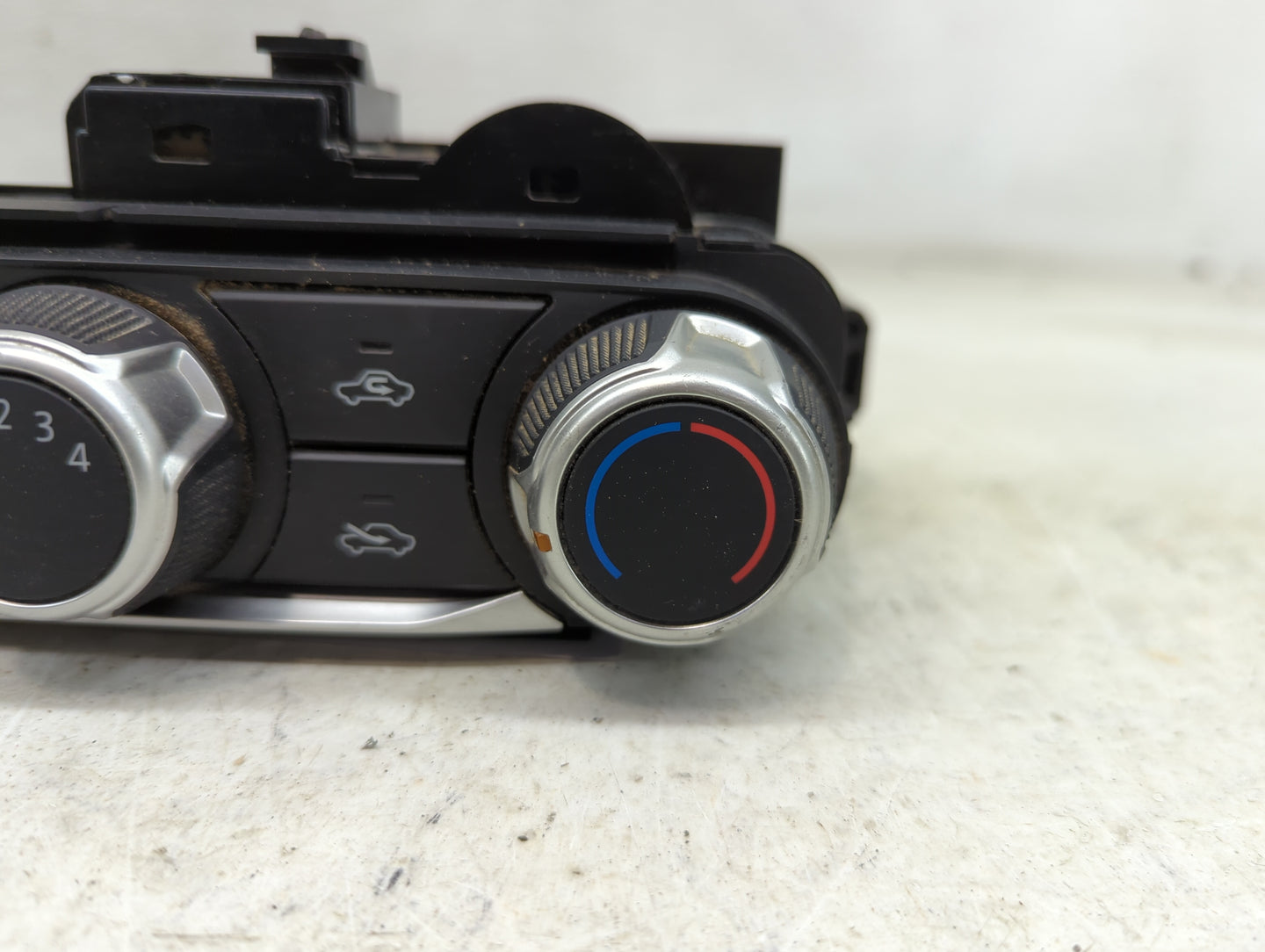2021 Nissan Kicks Climate Control Module Temperature AC/Heater Replacement P/N:T19822C B Fits OEM Used Auto Parts - Oemuseda