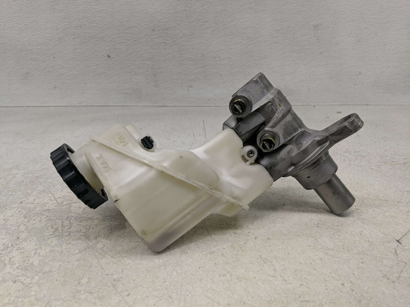 2016-2021 Nissan Maxima Brake Master Cylinder - Oemusedautoparts1.com