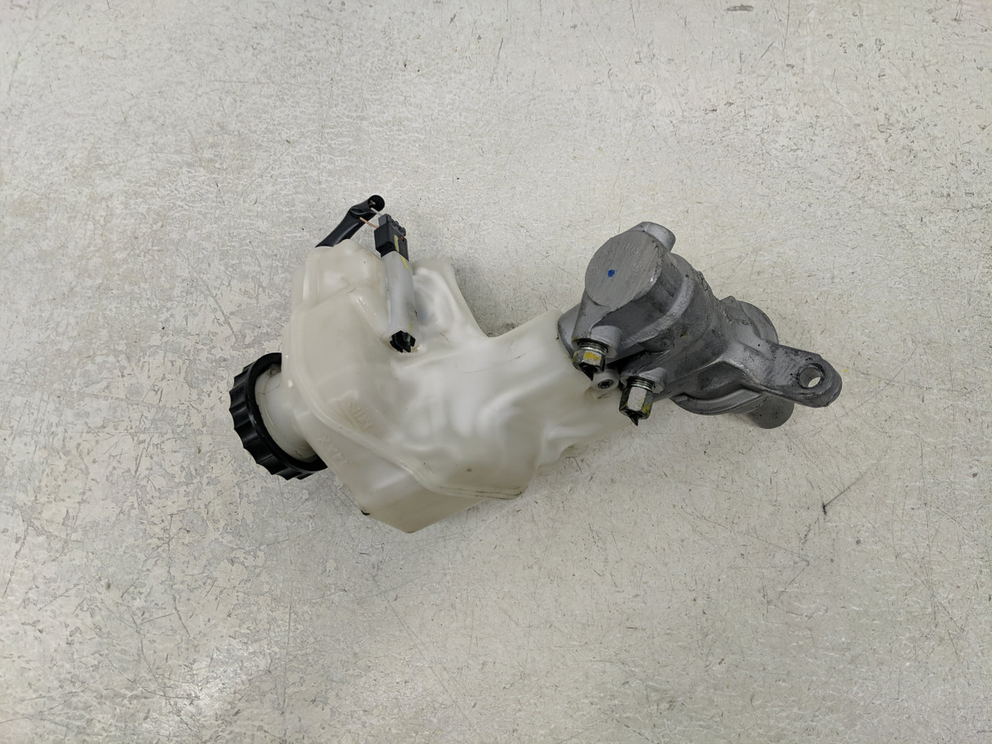 2016-2021 Nissan Maxima Brake Master Cylinder - Oemusedautoparts1.com