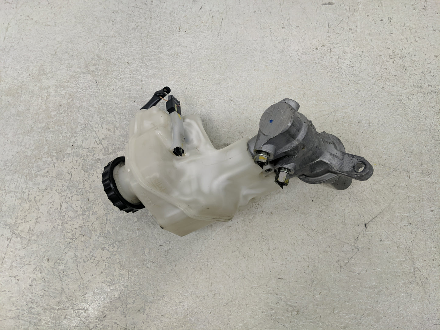 2016-2021 Nissan Maxima Brake Master Cylinder - Oemusedautoparts1.com