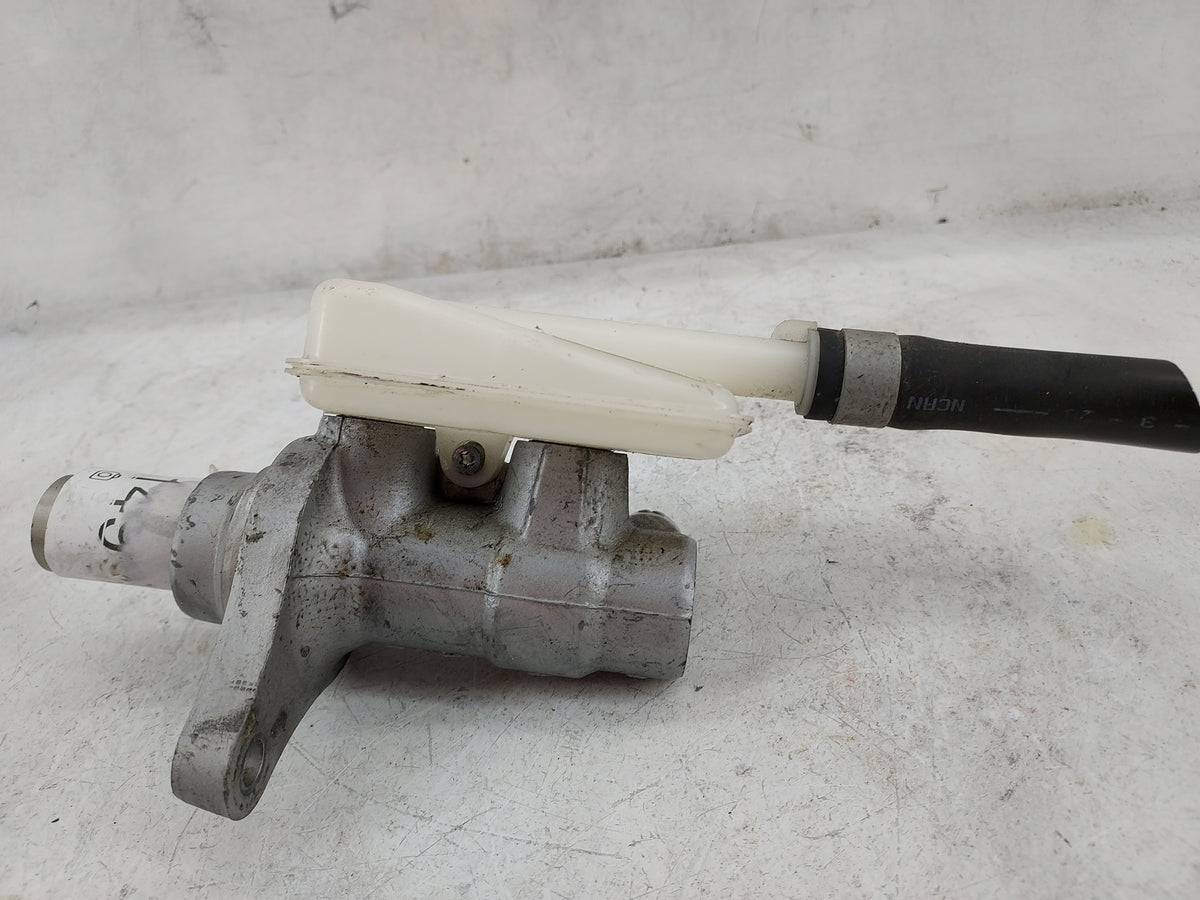 2014-2020 Nissan Nv200 Brake Master Cylinder 1499021 - Oemusedautoparts1.com