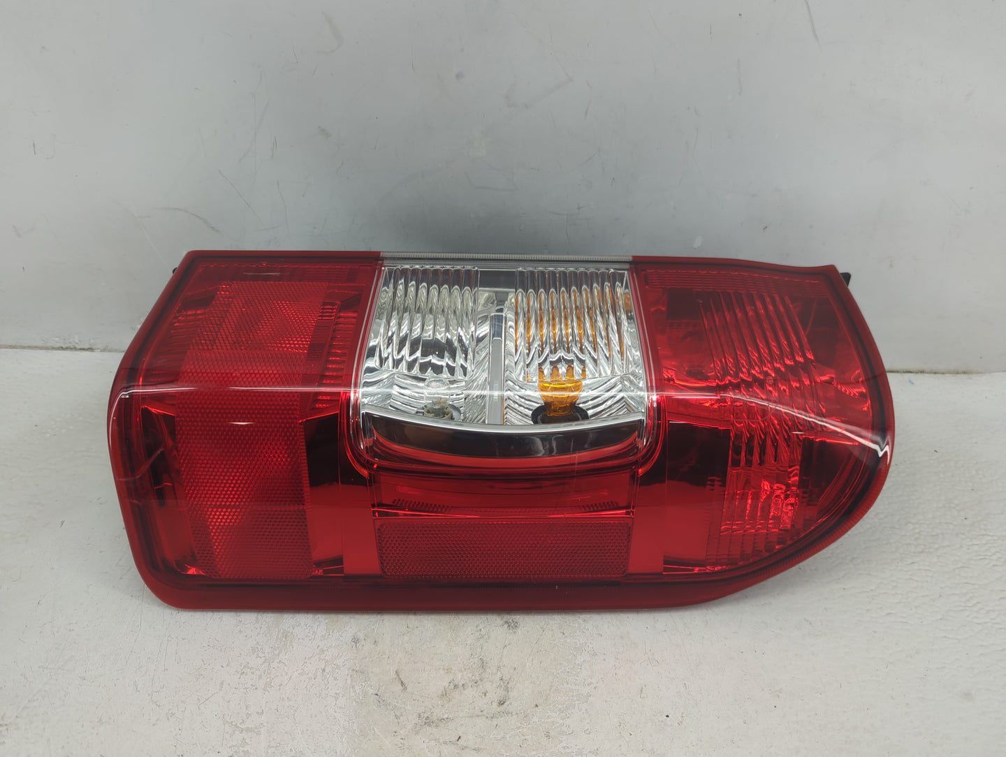 2021 Nissan Nv2500 Tail Light Assembly Driver Left OEM P/N:NLF 949660 Fits OEM Used Auto Parts - Oemusedautoparts1.com