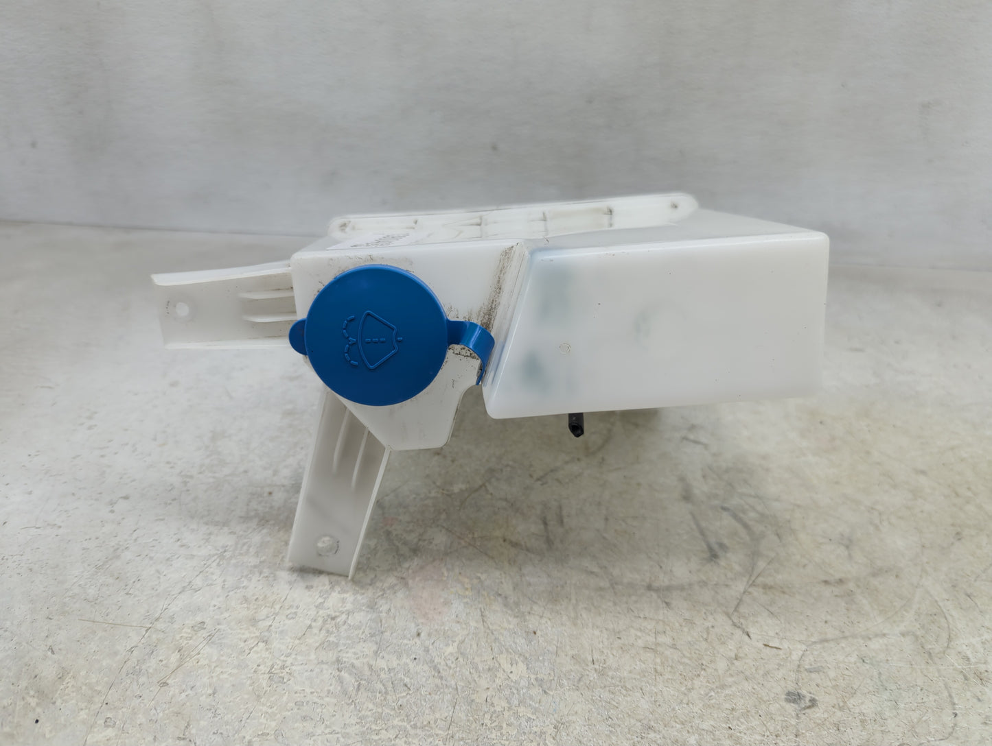 2021 Nissan Nv2500 Windshield Washer Fluid Reservoir Bottle Oem - Oemusedautoparts1.com