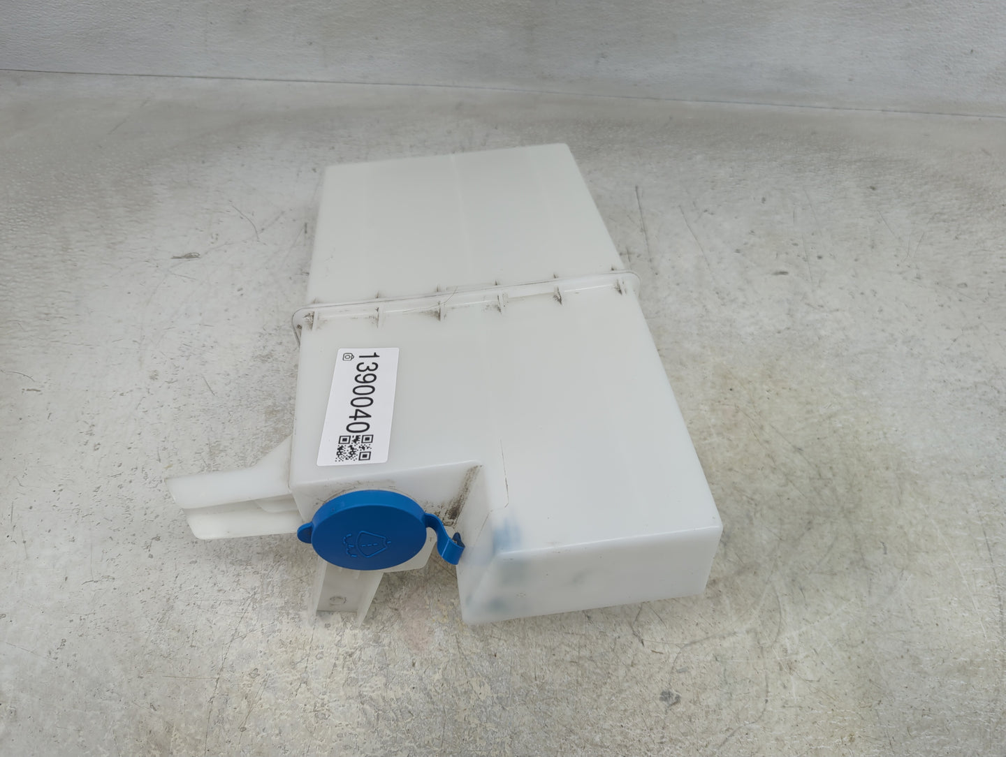 2021 Nissan Nv2500 Windshield Washer Fluid Reservoir Bottle Oem - Oemusedautoparts1.com
