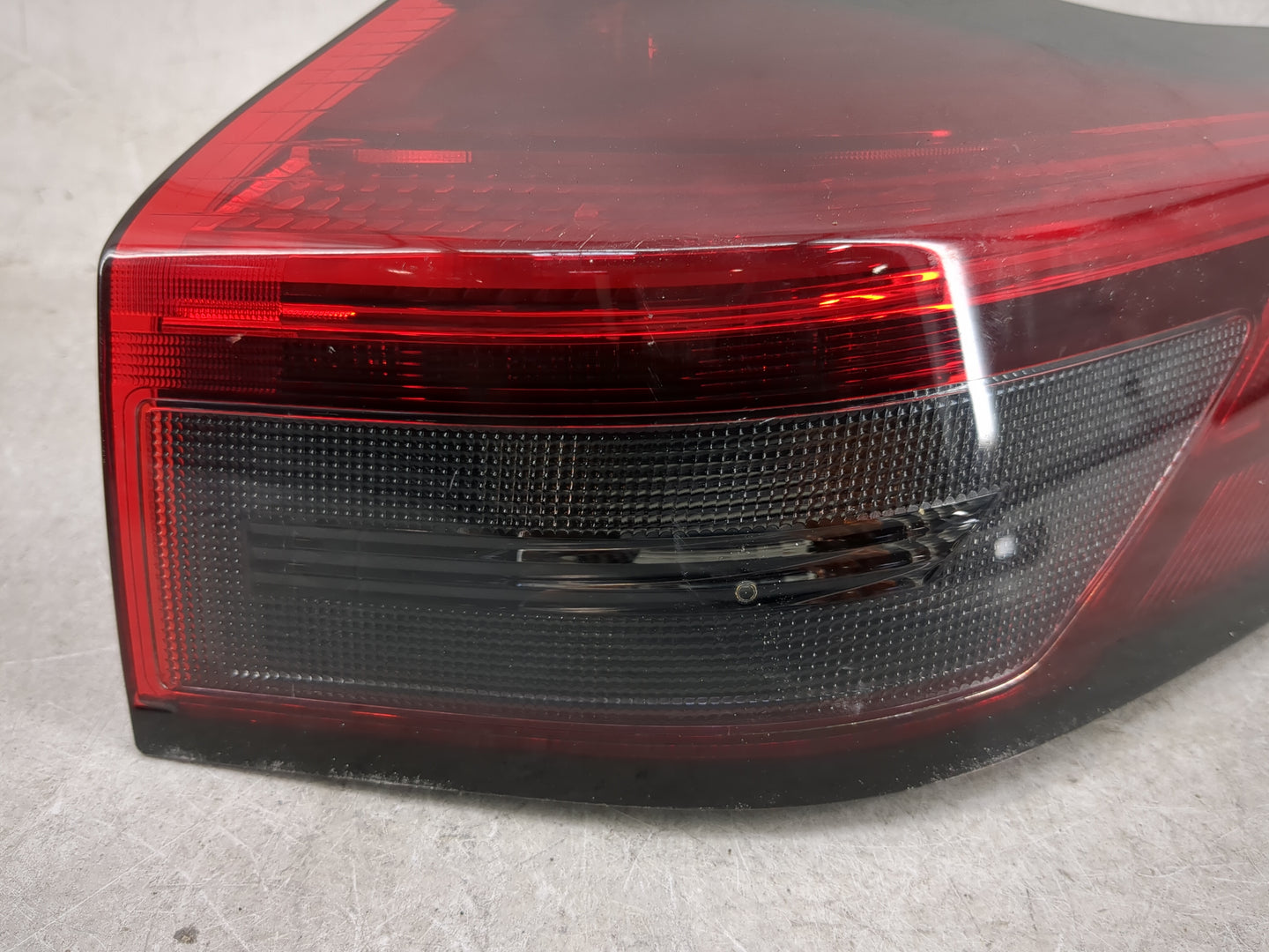2021-2022 Nissan Rogue Tail Light Assembly Passenger Right OEM P/N:220-8D033 Fits Fits 2021 2022 OEM Used Auto Parts - Oemus