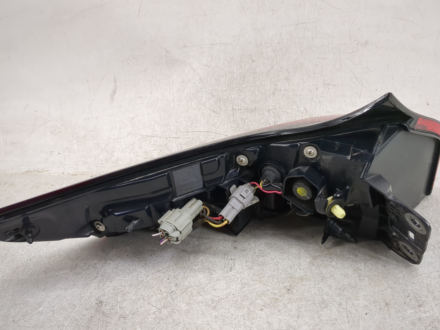 2021-2022 Nissan Rogue Tail Light Assembly Passenger Right OEM P/N:220-8D033 Fits Fits 2021 2022 OEM Used Auto Parts - Oemus