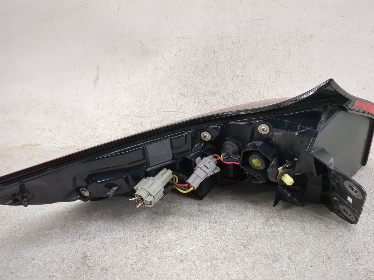 2021-2022 Nissan Rogue Tail Light Assembly Passenger Right OEM P/N:220-8D033 Fits Fits 2021 2022 OEM Used Auto Parts - Oemus