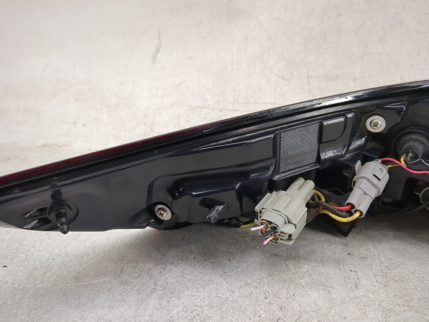 2021-2022 Nissan Rogue Tail Light Assembly Passenger Right OEM P/N:220-8D033 Fits Fits 2021 2022 OEM Used Auto Parts - Oemus