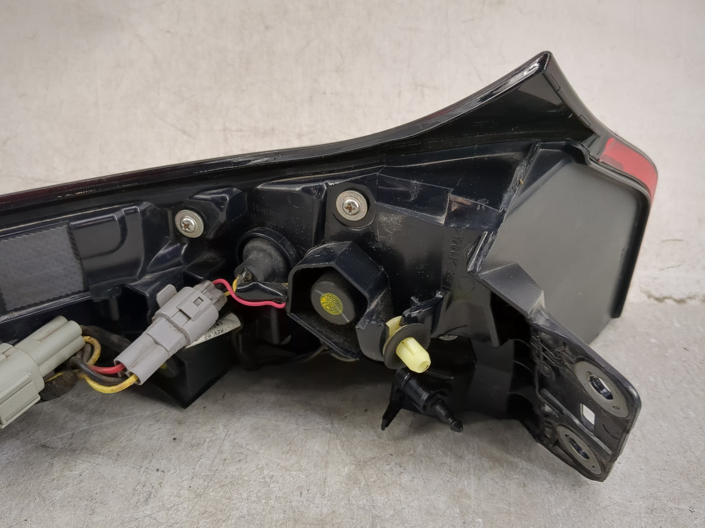 2021-2022 Nissan Rogue Tail Light Assembly Passenger Right OEM P/N:220-8D033 Fits Fits 2021 2022 OEM Used Auto Parts - Oemus