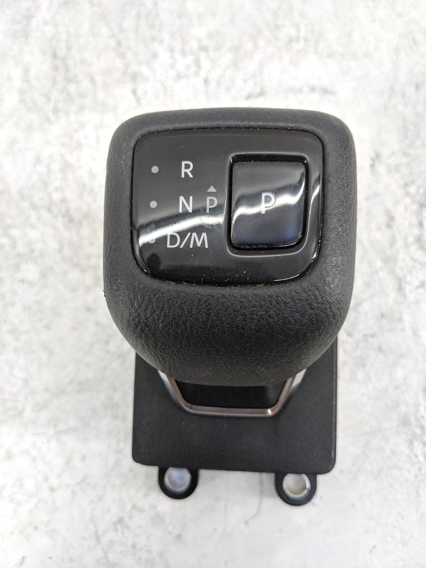 2021 Nissan Rogue Floor Console Assembly Shifter - Oemusedautoparts1.com