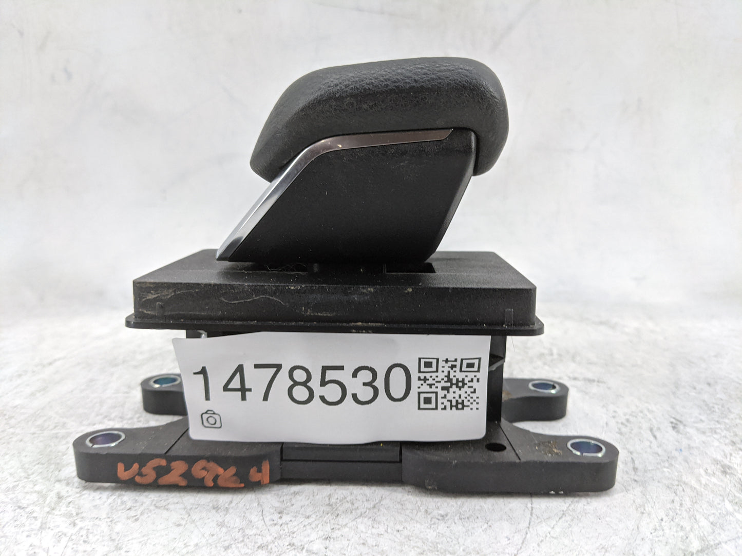 2021 Nissan Rogue Floor Console Assembly Shifter - Oemusedautoparts1.com
