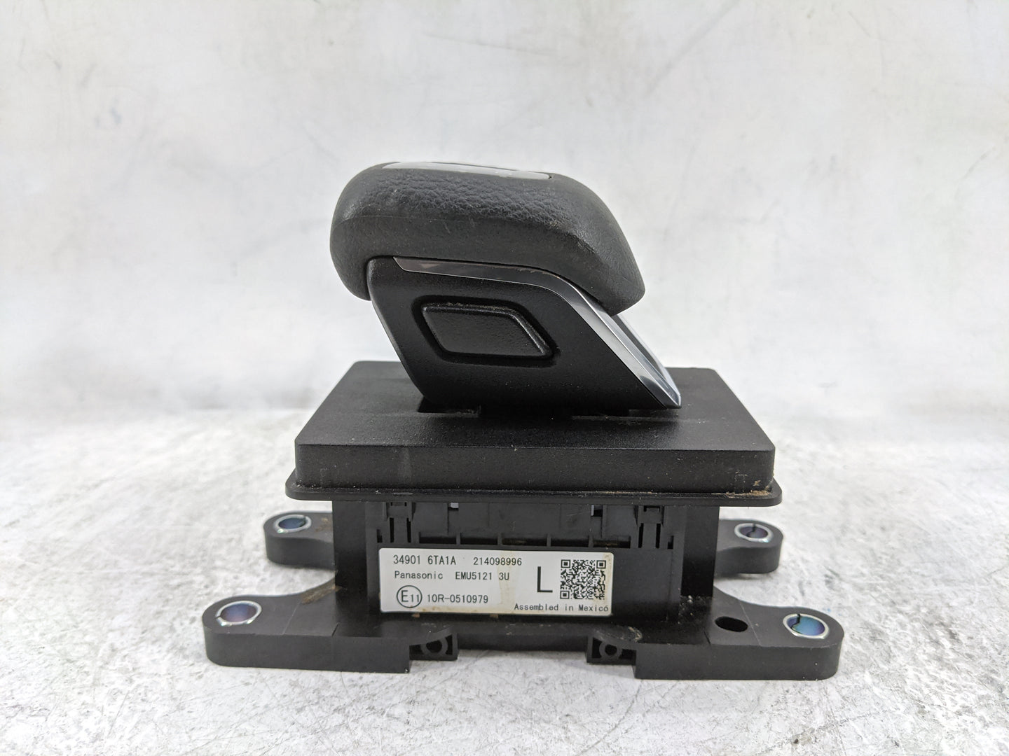 2021 Nissan Rogue Floor Console Assembly Shifter - Oemusedautoparts1.com