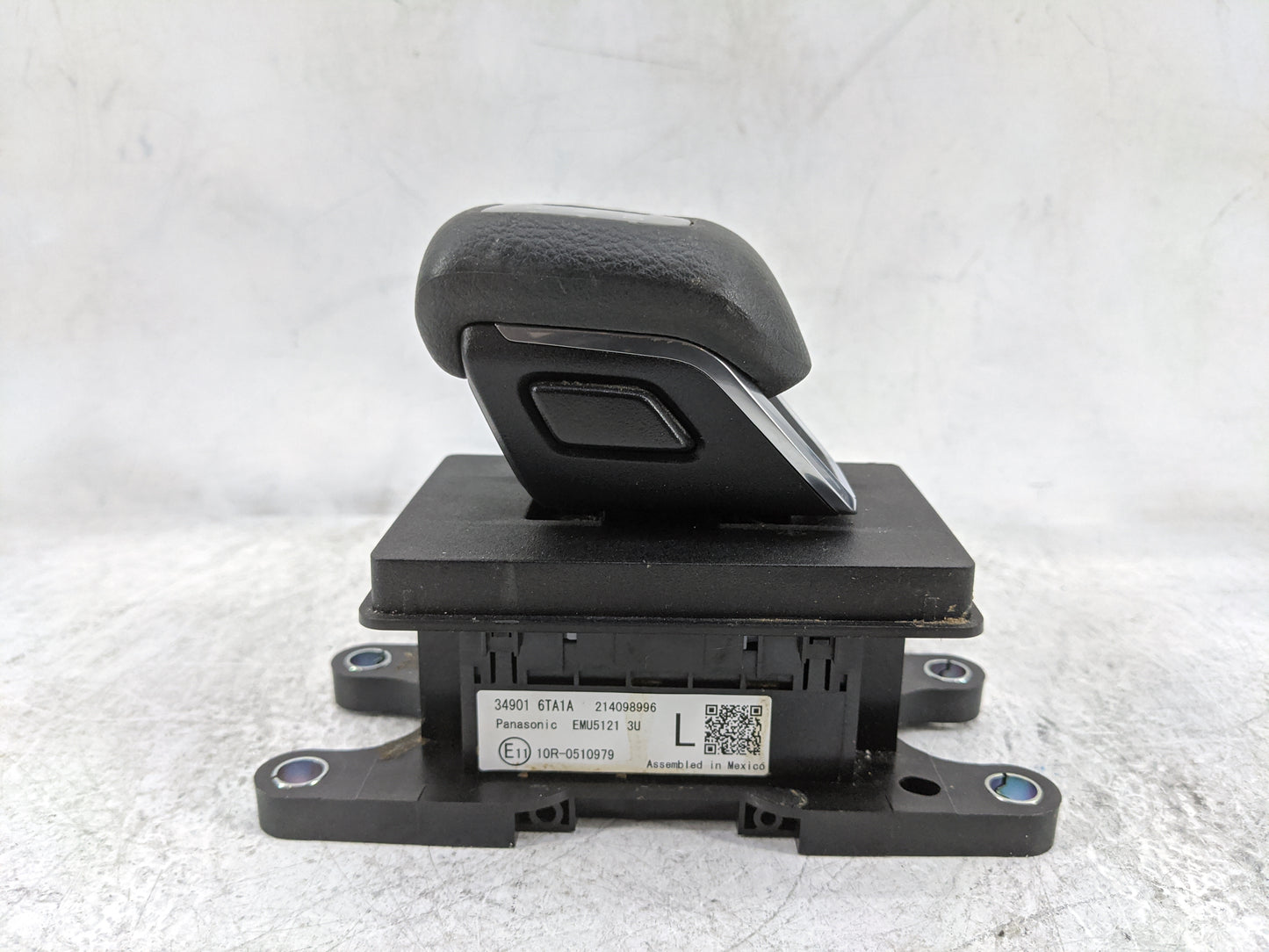2021 Nissan Rogue Floor Console Assembly Shifter - Oemusedautoparts1.com