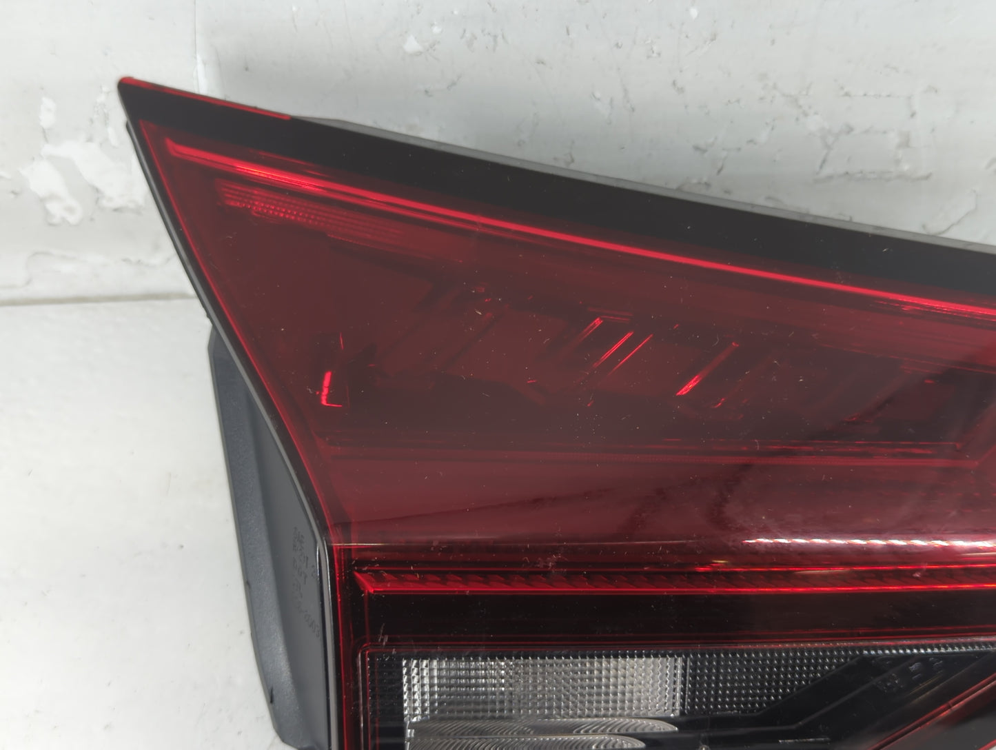 2021-2022 Nissan Rogue Tail Light Assembly Driver Left OEM P/N:2268A-8D033 Fits Fits 2021 2022 OEM Used Auto Parts - Oemused