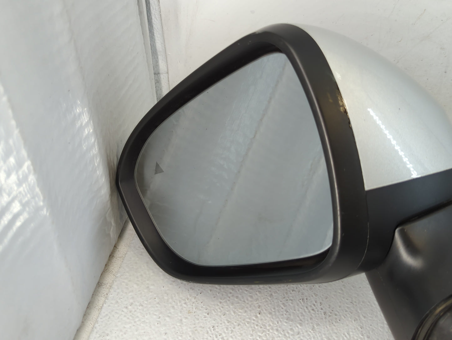 2021-2022 Nissan Rogue Driver Side View Mirror - Left Door Mirror OEM Used - Oemusedautoparts1.com