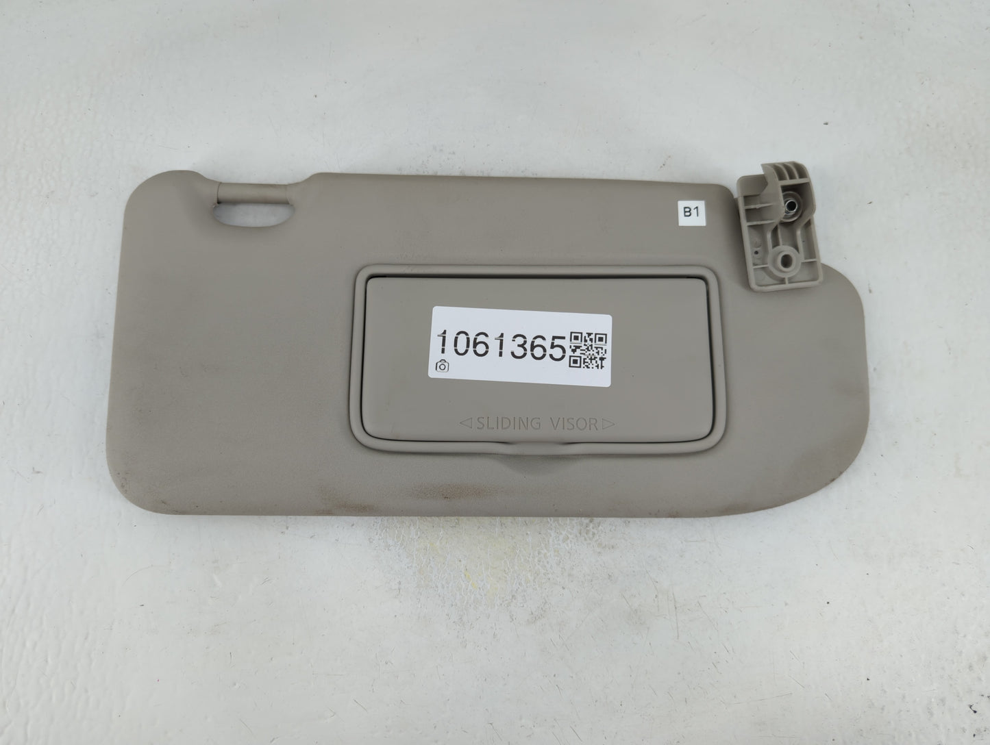 2019-2022 Nissan Rogue Sport Sun Visor Shade Replacement Passenger Right Mirror Fits Fits 2019 2020 2021 2022 OEM Used Auto 