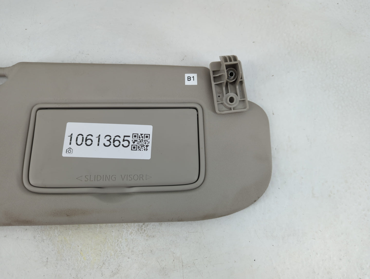 2019-2022 Nissan Rogue Sport Sun Visor Shade Replacement Passenger Right Mirror Fits Fits 2019 2020 2021 2022 OEM Used Auto 