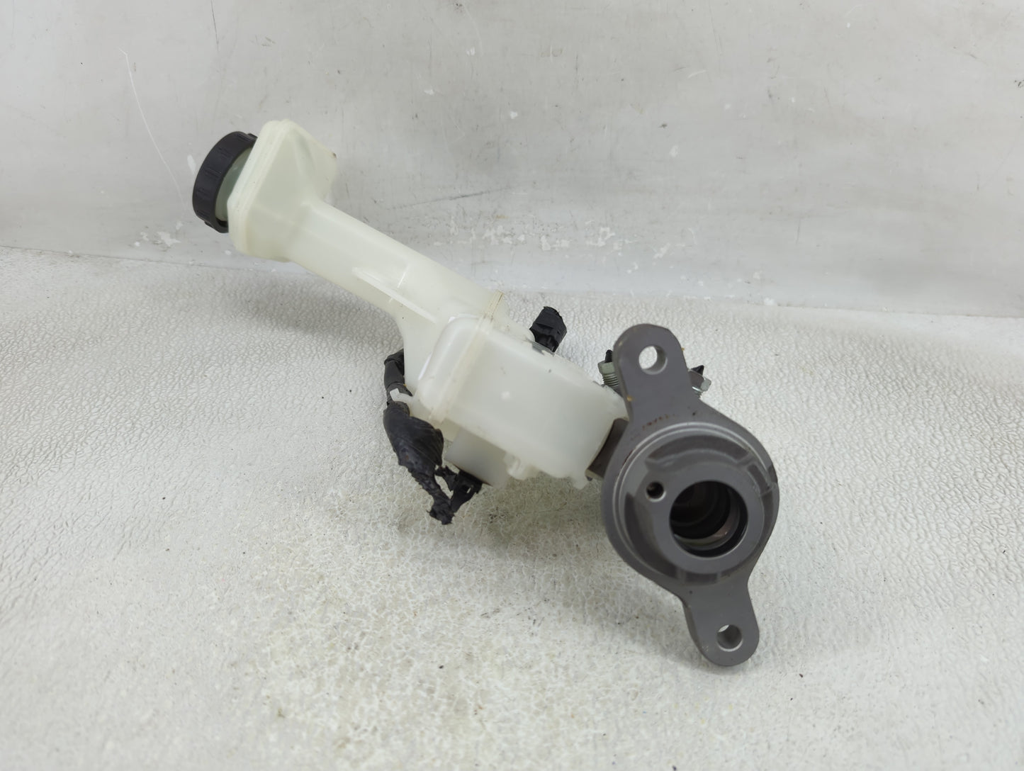 2017-2022 Nissan Rogue Sport Brake Master Cylinder - Oemusedautoparts1.com