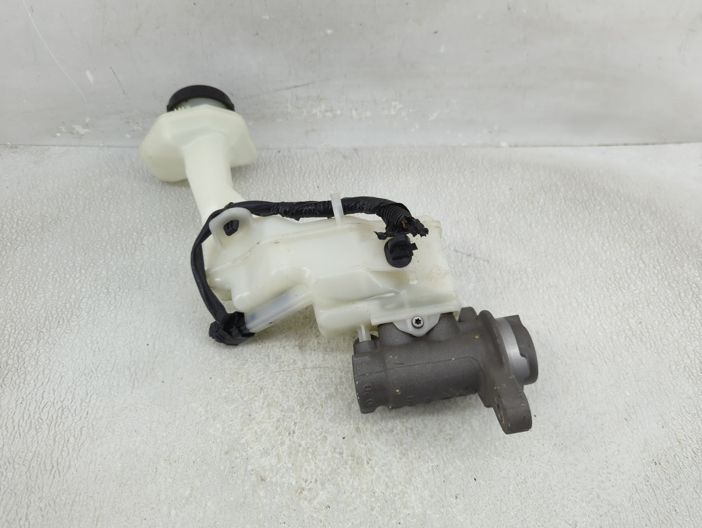 2017-2022 Nissan Rogue Sport Brake Master Cylinder - Oemusedautoparts1.com