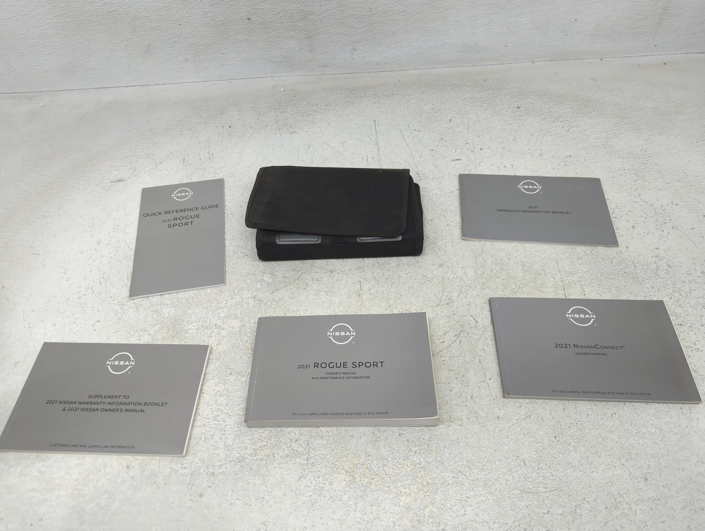 2021 Nissan Rogue Sport Owners Manual Book Guide P/N:OM21E0-0J11U0 OEM Used Auto Parts - Oemusedautoparts1.com