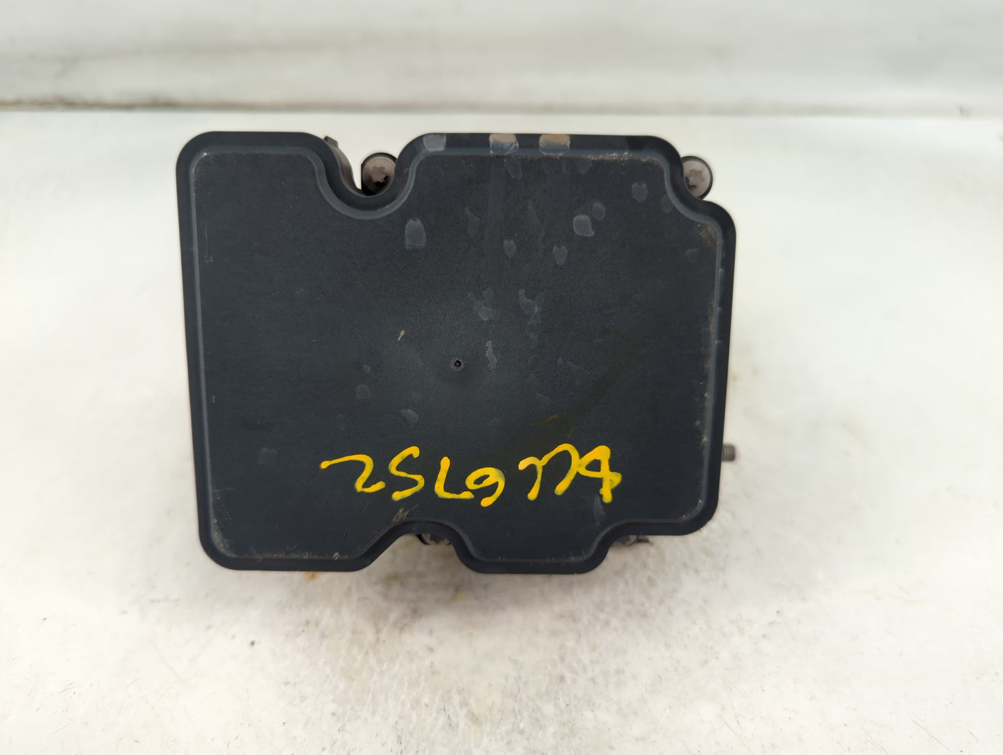 2019-2021 Nissan Rogue Sport ABS Pump Control Module Replacement P/N:47660 6MT0A Fits Fits 2019 2020 2021 OEM Used Auto Part