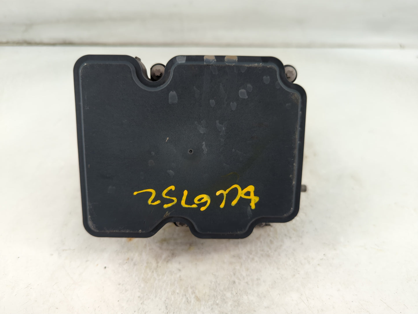 2019-2021 Nissan Rogue Sport ABS Pump Control Module Replacement P/N:47660 6MT0A Fits Fits 2019 2020 2021 OEM Used Auto Part