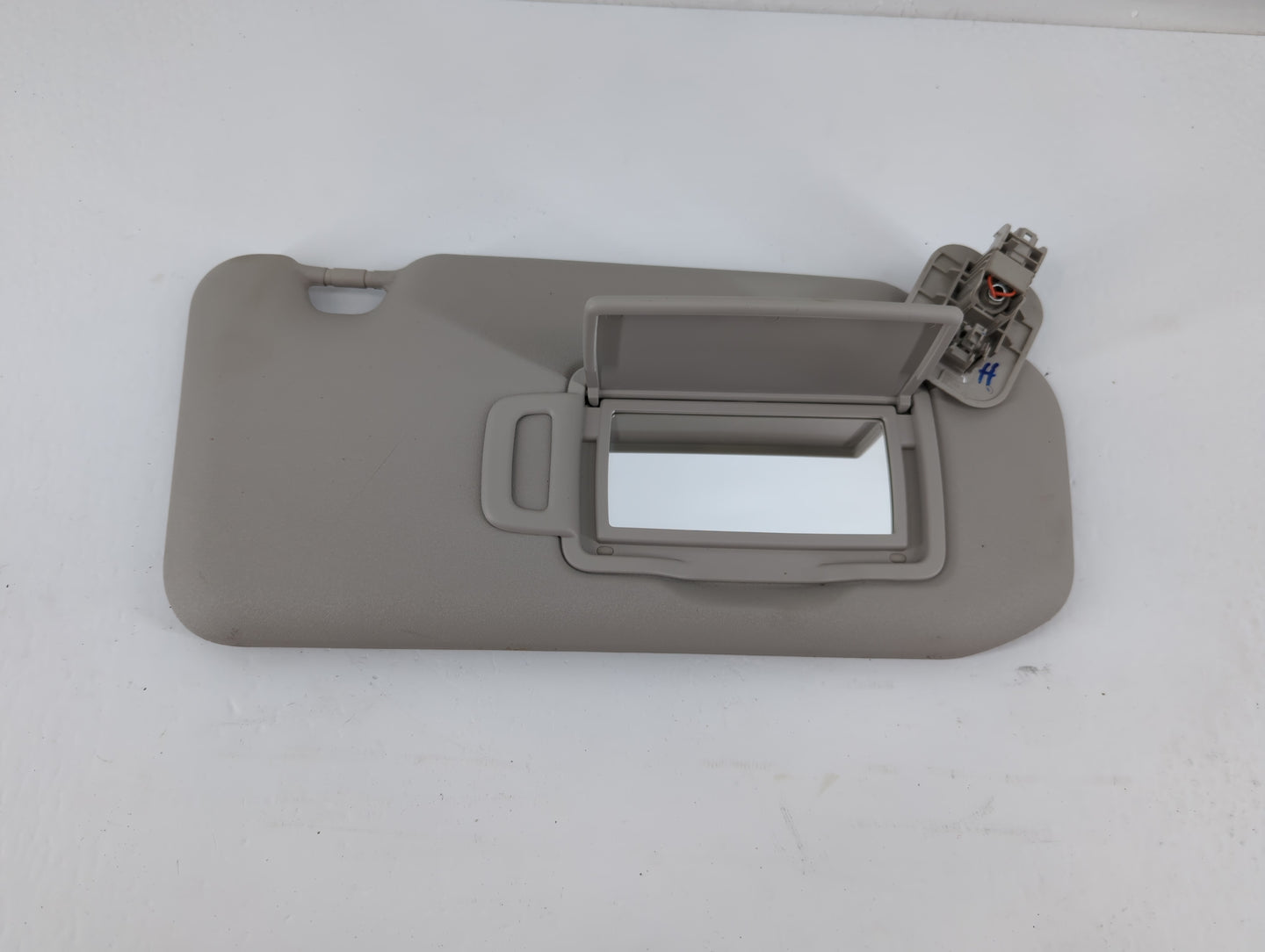 2020-2022 Nissan Sentra Sun Visor Shade Replacement Passenger Right Mirror Fits Fits 2020 2021 2022 OEM Used Auto Parts - Oe