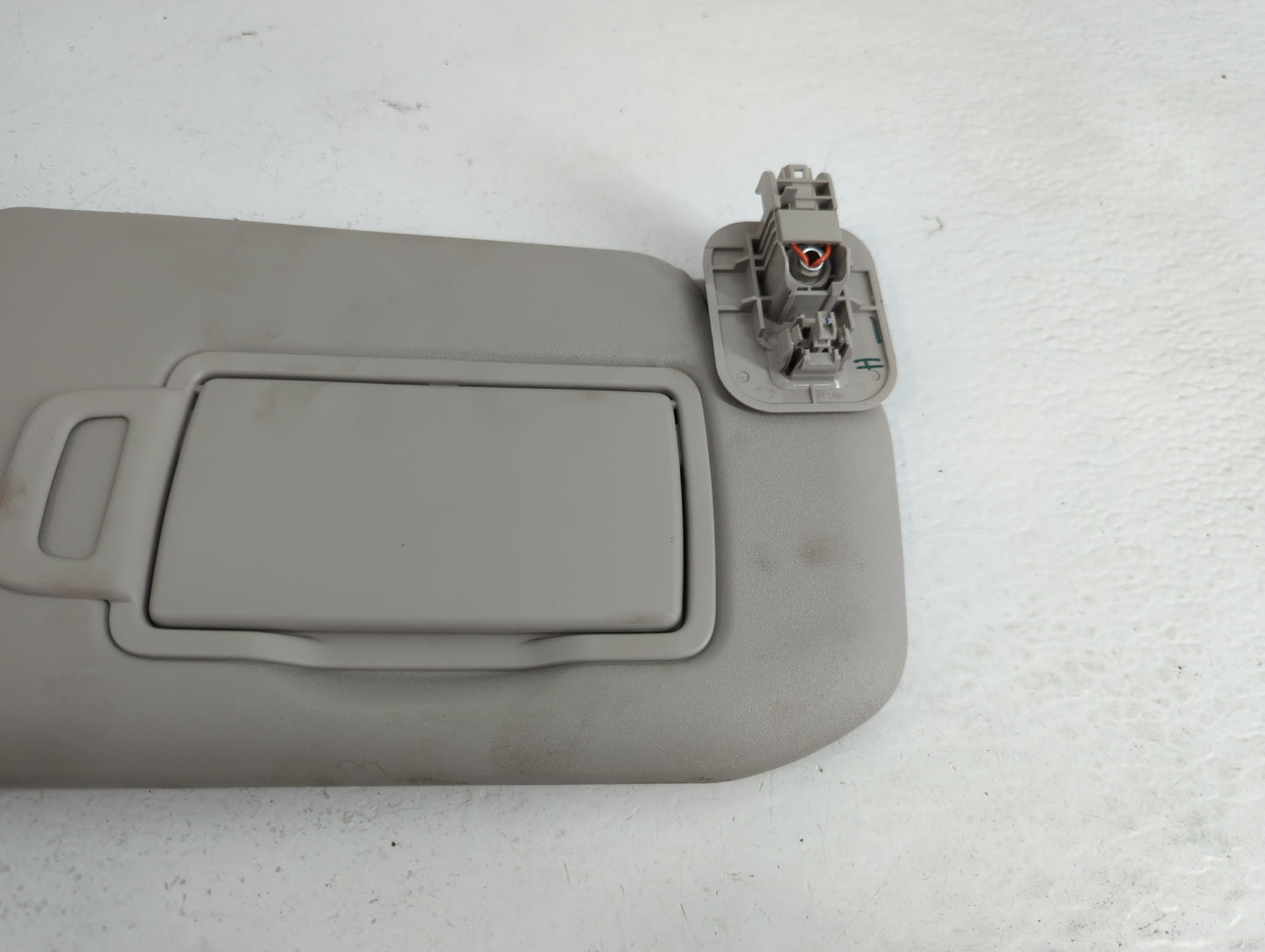 2020-2022 Nissan Sentra Sun Visor Shade Replacement Passenger Right Mirror Fits Fits 2020 2021 2022 OEM Used Auto Parts - Oe